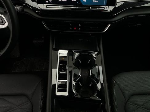 Used 2025 Volkswagen Atlas Cross Sport SE image 15