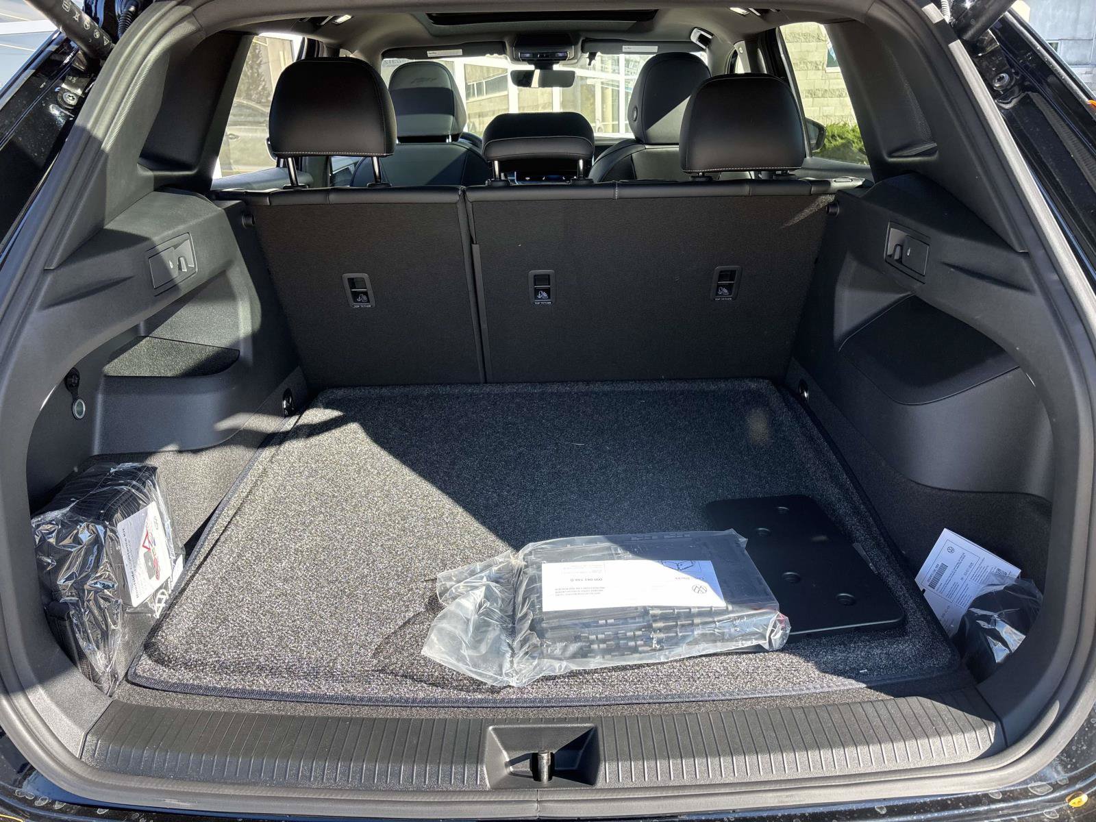 New 2026 Volkswagen Tiguan SE R-Line AWD/4WD image 9