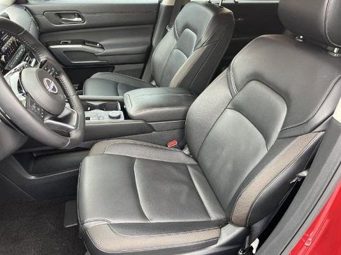 Certified 2025 Nissan Pathfinder SL image 15