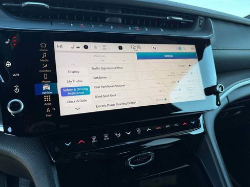 New 2026 Jeep Grand Cherokee Altitude image 24