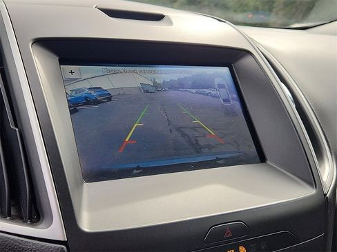 Used 2019 Ford Edge SEL image 18
