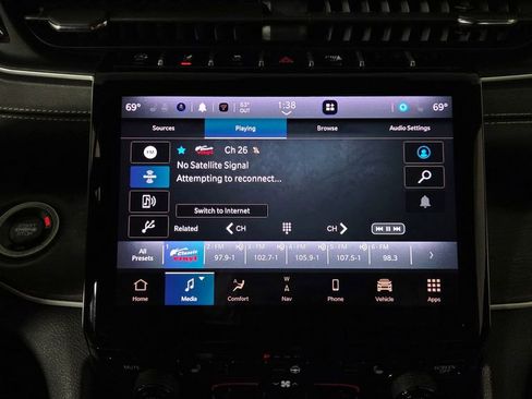 Used 2024 Jeep Grand Cherokee Limited w/ Black Appearance Package AWD/4WD image 24