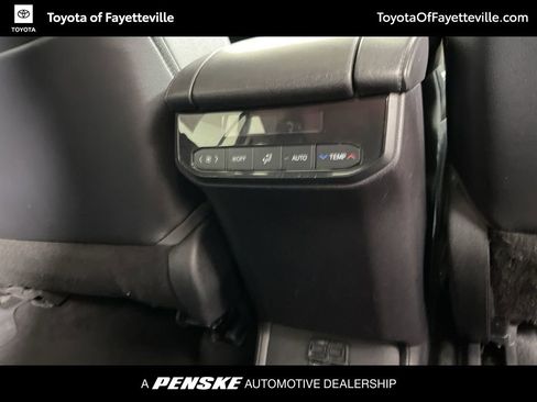 Used 2021 Toyota Highlander XLE image 10