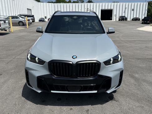 Used 2025 BMW X5 xDrive40i w/ M Sport Package AWD/4WD image 3