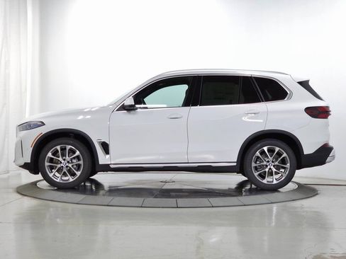 Used 2026 BMW X5 xDrive40i w/ Parking Assistance Package AWD/4WD image 4