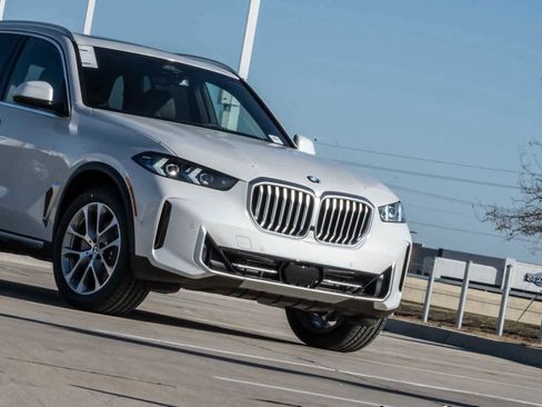 Used 2026 BMW X5 sDrive40i w/ Climate Comfort Package RWD image 3