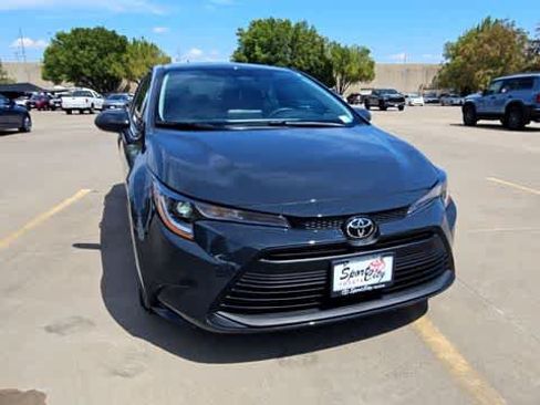 Used 2026 Toyota Corolla LE FWD image 2