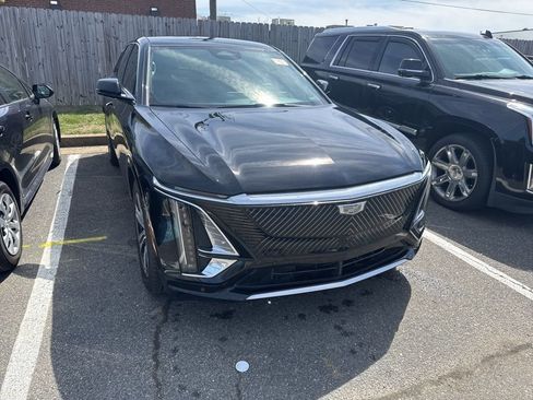 Certified 2024 Cadillac Lyriq Luxury image 2