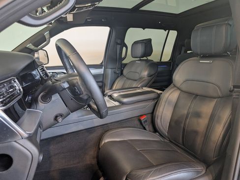 Used 2022 Jeep Grand Wagoneer Series I image 13