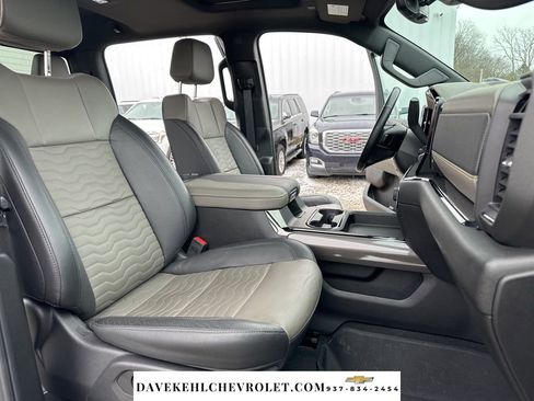 Used 2024 Chevrolet Silverado 2500 ZR2 w/ Technology Package image 23