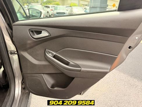 Used 2014 Ford Focus SE FWD image 29