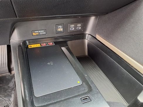 Used 2025 Toyota Camry Hybrid image 8