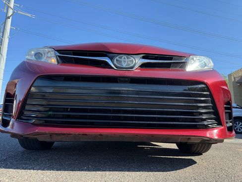 Used 2018 Toyota Sienna LE image 38