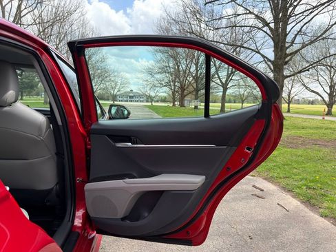 Used 2021 Toyota Camry SE image 28