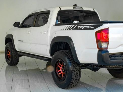 Used 2018 Toyota Tacoma TRD Off-Road w/ Technology Package AWD/4WD image 71