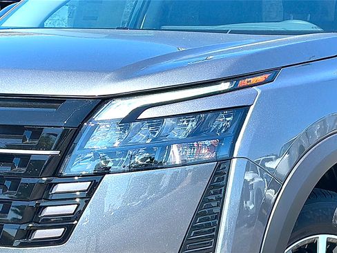 New 2026 Nissan Pathfinder SL FWD image 4