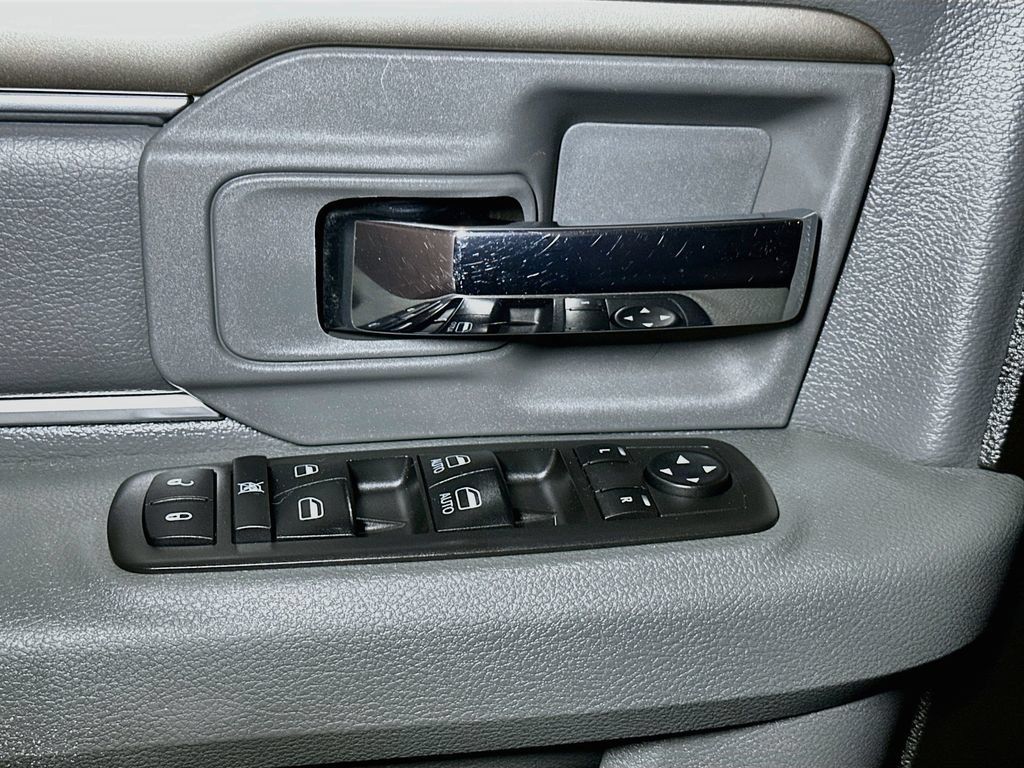 Used 2019 RAM 1500 Classic SLT AWD/4WD image 15