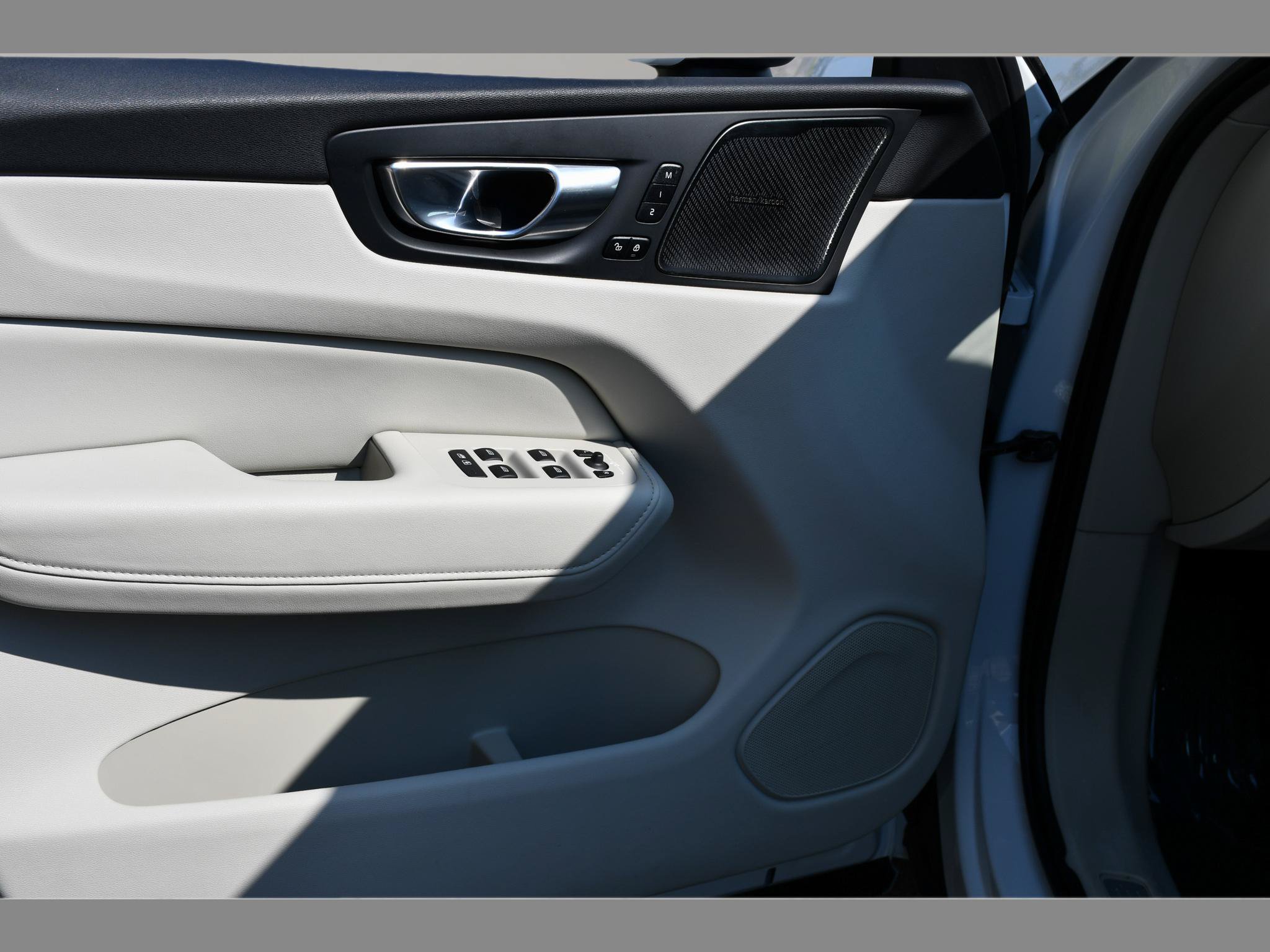 Used 2022 Volvo XC60 B5 Inscription w/ Protection Package FWD image 26
