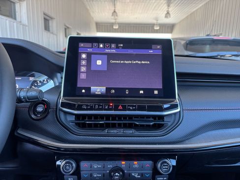 Used 2025 Jeep Compass Trailhawk image 23