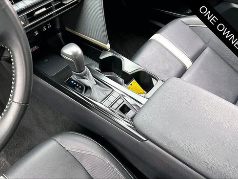 Used 2025 Toyota Camry SE image 17