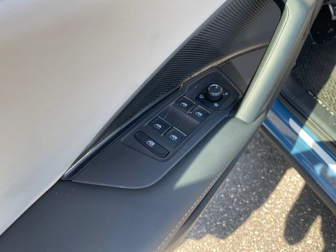 Certified 2025 Volkswagen Tiguan SEL R-Line AWD/4WD image 12
