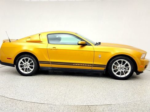 Used 2010 Ford Mustang Coupe RWD image 4