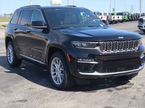 New 2025 Jeep Grand Cherokee Summit image 2