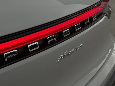 Certified 2025 Porsche Macan image 27