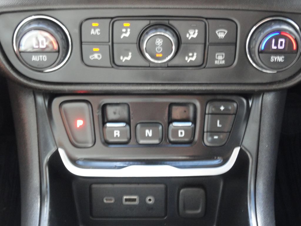 Used 2019 GMC Terrain SLE w/ Driver Convenience Package FWD image 19