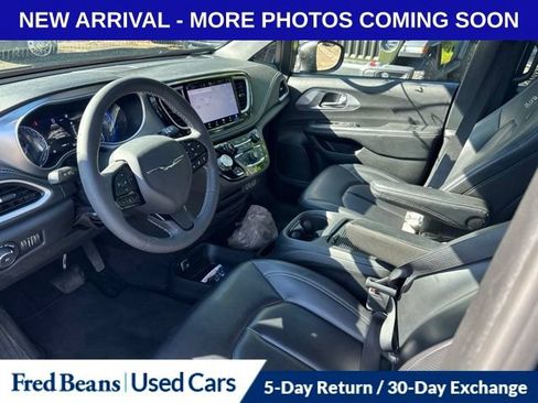 Used 2023 Chrysler Pacifica Touring-L w/ S Appearance Package AWD/4WD image 7
