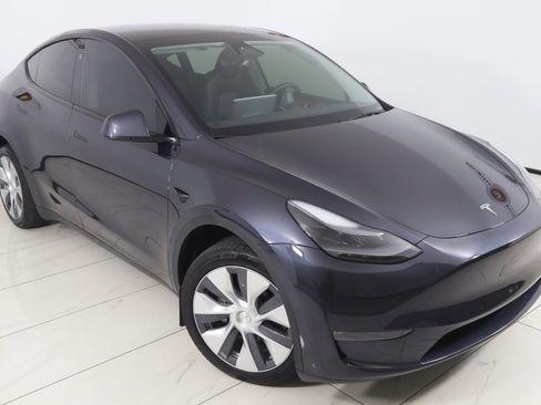 Used 2024 Tesla Model Y Long Range image 18