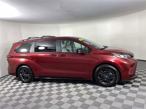 Used 2025 Toyota Sienna XSE image 11