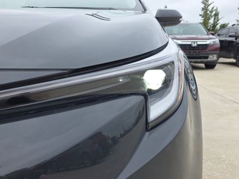 Used 2025 Toyota Corolla XLE FWD image 9