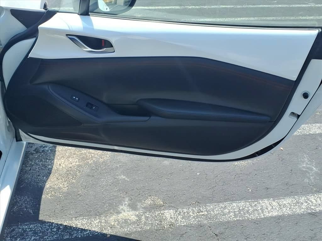 Used 2018 MAZDA MX-5 Miata Club RWD image 19