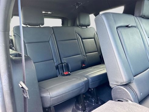 Used 2025 Chevrolet Suburban Z71 AWD/4WD image 34