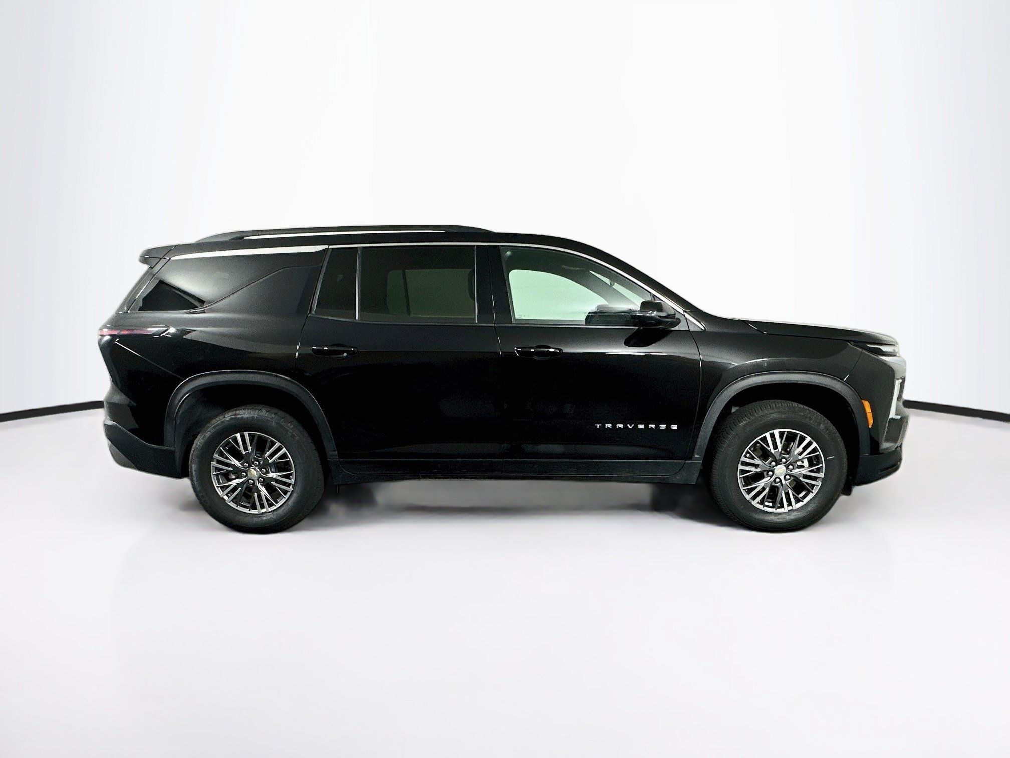 Used 2025 Chevrolet Traverse LT FWD image 10