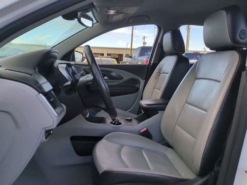 Used 2021 GMC Terrain SLT image 16