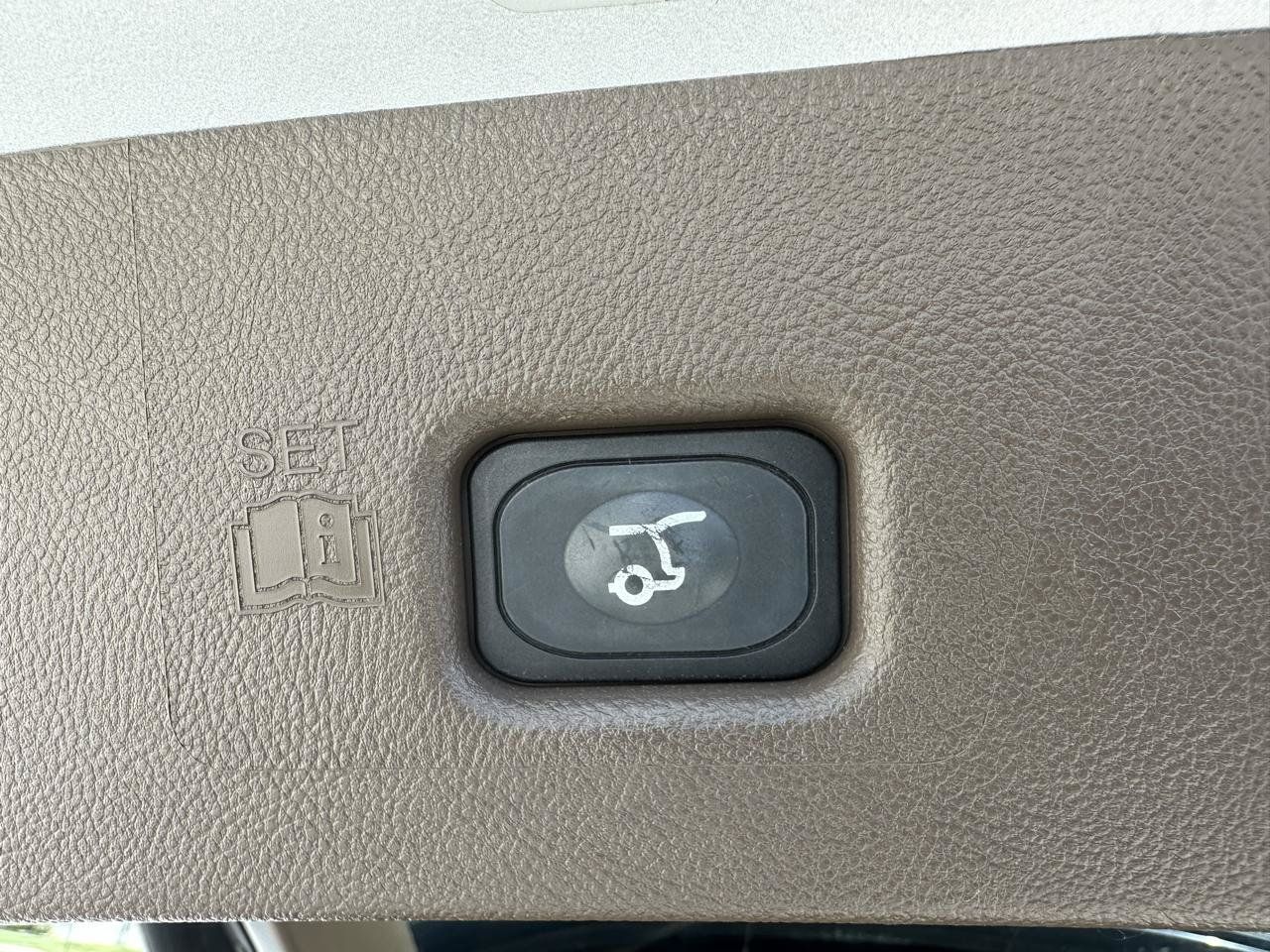 Used 2016 Lincoln MKX Reserve w/ Climate Package AWD/4WD image 35