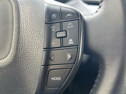 Used 2024 Toyota Prius LE FWD image 21