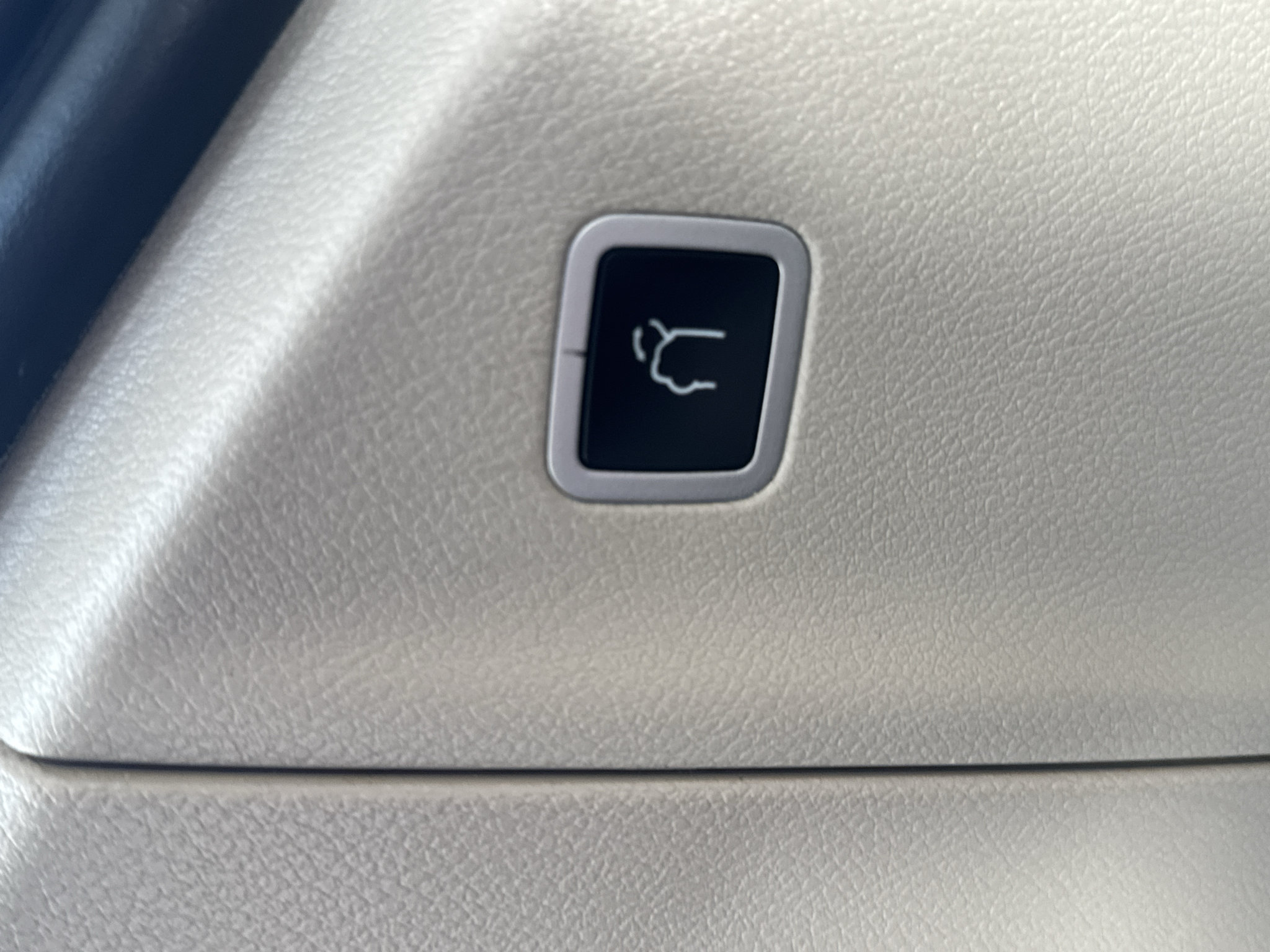 Used 2024 Chrysler Pacifica Touring-L FWD image 23