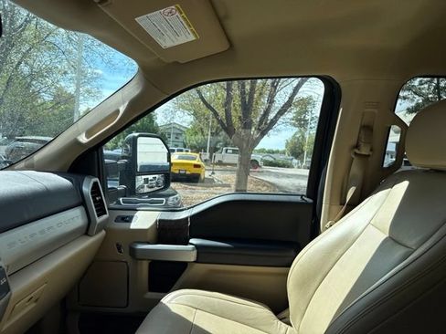 Used 2019 Ford F250 Lariat w/ Lariat Ultimate Package AWD/4WD image 14