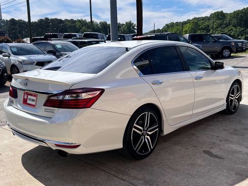 Used 2017 Honda Accord Sport Special Edition image 8