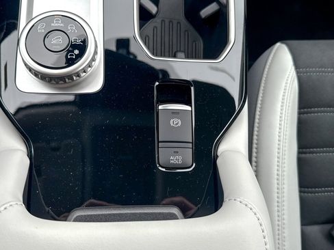 New 2025 Mitsubishi Outlander SE image 39