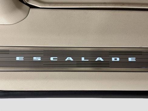 Used 2025 Cadillac Escalade Sport Platinum w/ LPO, Floor Liner Package AWD/4WD image 33