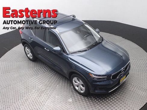 Used 2021 Volvo XC40 T5 Momentum AWD/4WD image 3