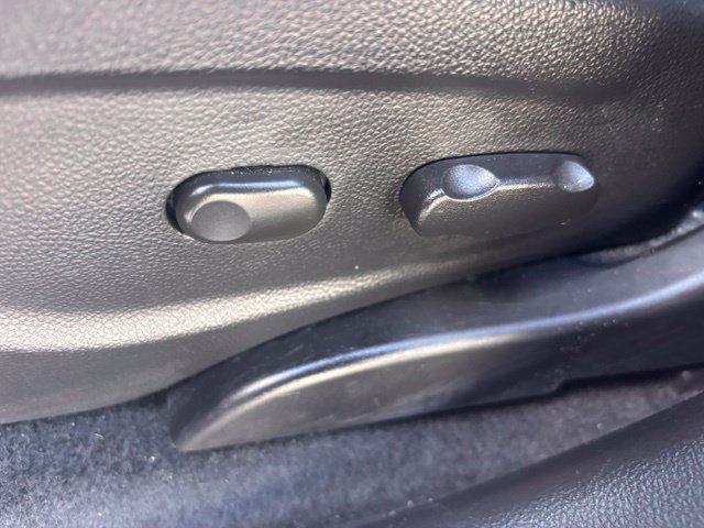 Used 2019 Buick Encore Essence FWD image 33