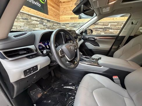 Used 2023 Toyota Highlander Limited AWD/4WD image 10