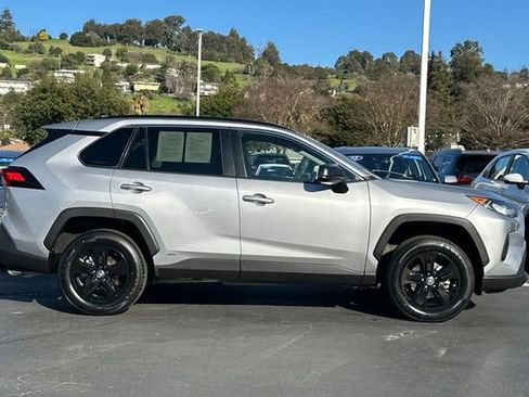 Used 2022 Toyota RAV4 LE image 2