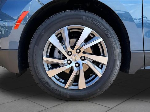 Used 2024 Chevrolet Equinox LT FWD image 12