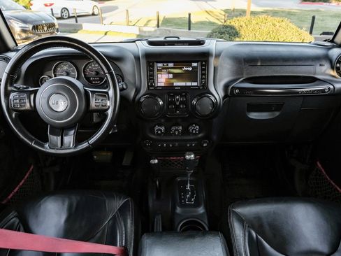 Used 2017 Jeep Wrangler Unlimited Rubicon image 9